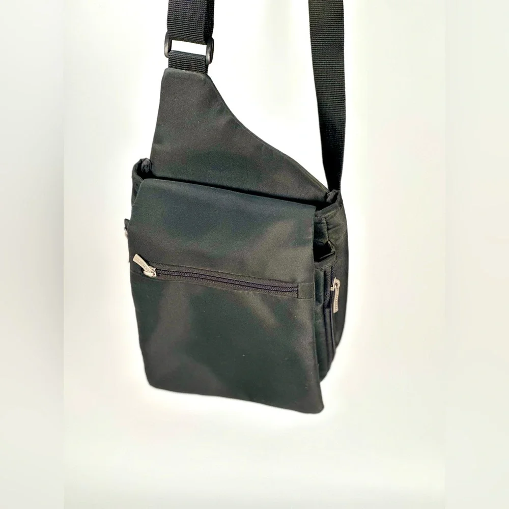 Travelon Anti-Theft Crossbody Bag (Unisex) - Picture 2 of 9